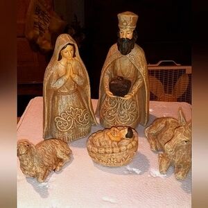Grace Nativity Set of 5. Very good condition. No chips etc.